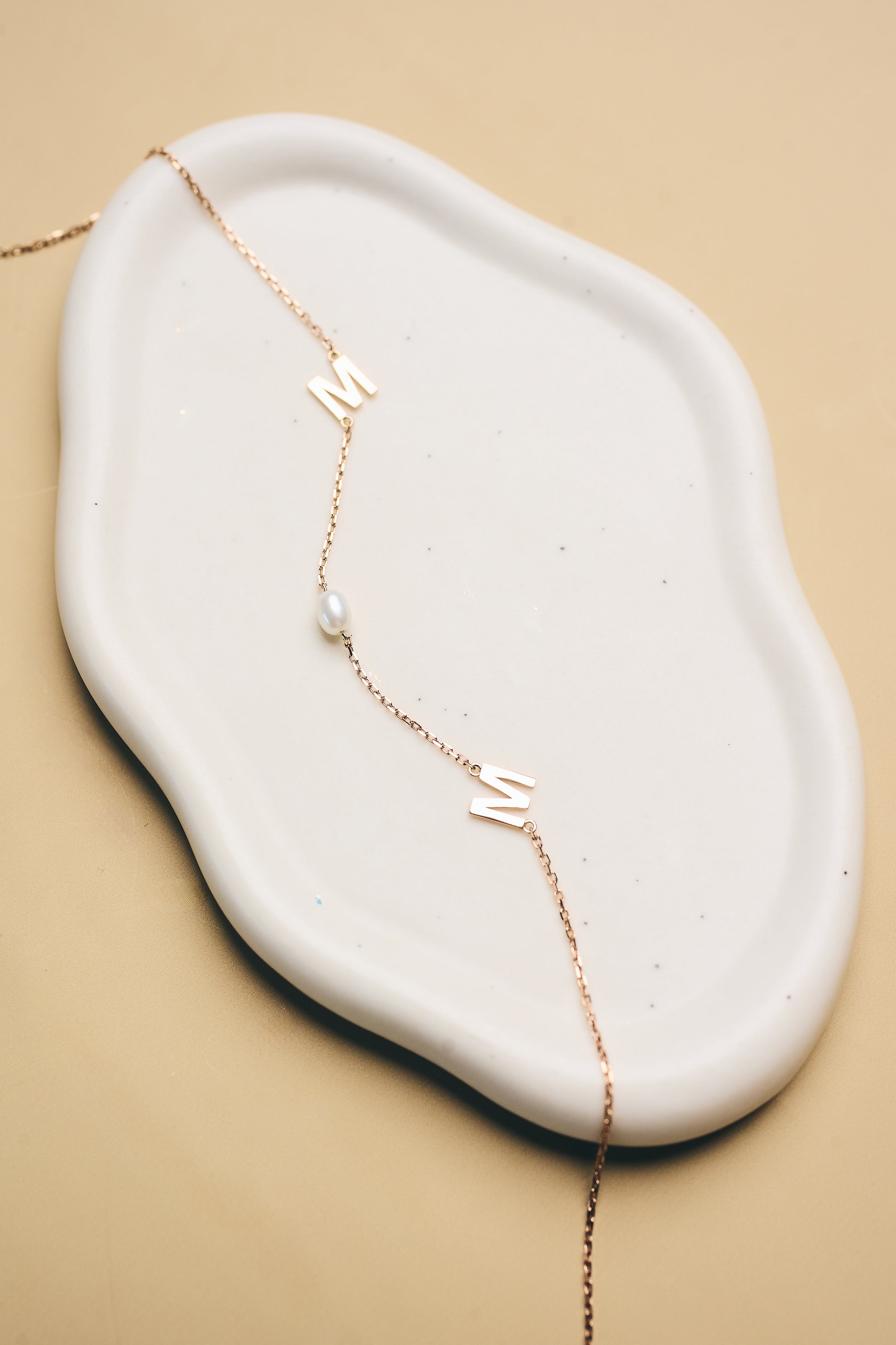Monogram nyaklánc igazgyönggyel - 14K arany