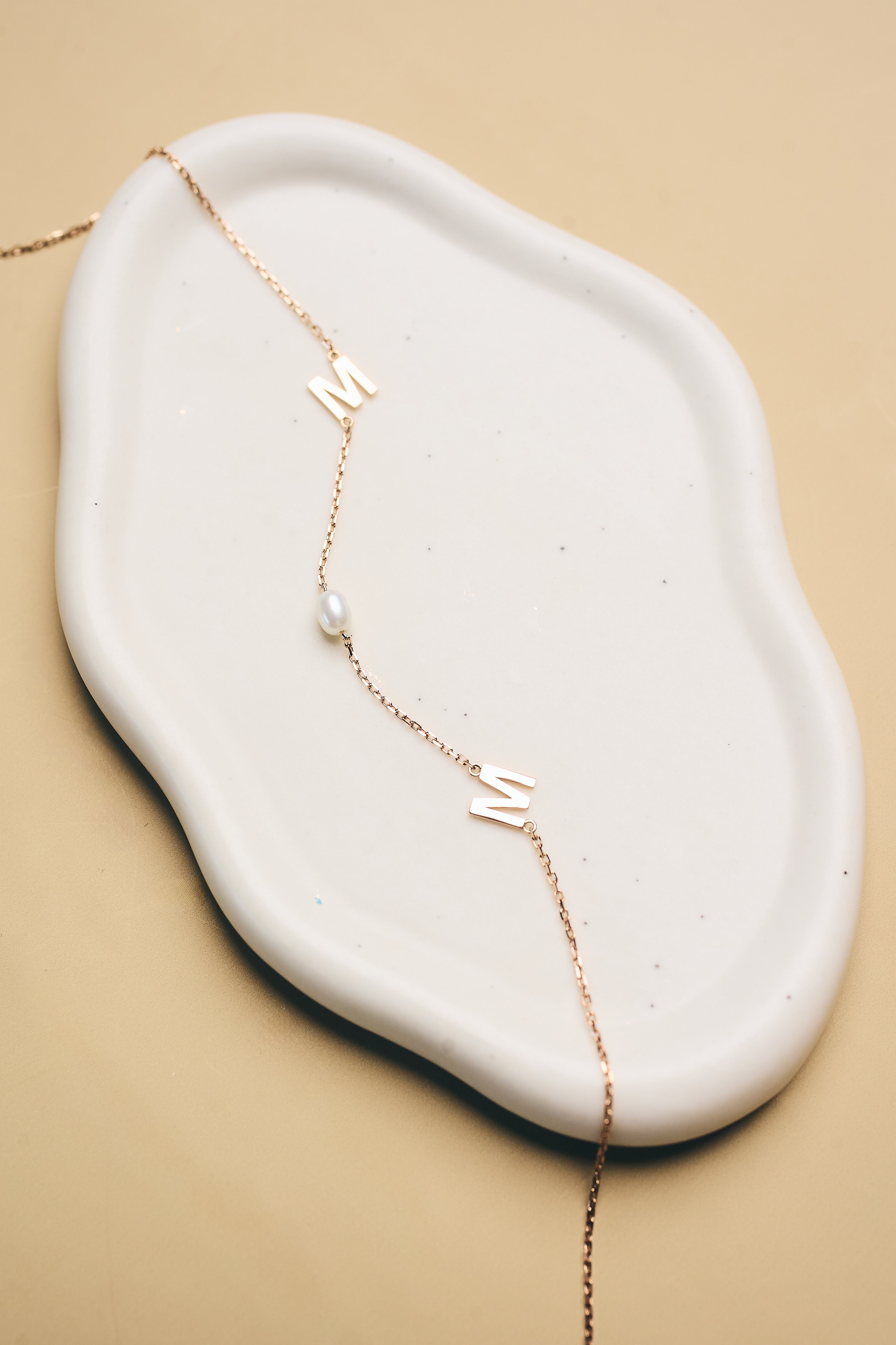 Monogram nyaklánc igazgyönggyel - 14K arany