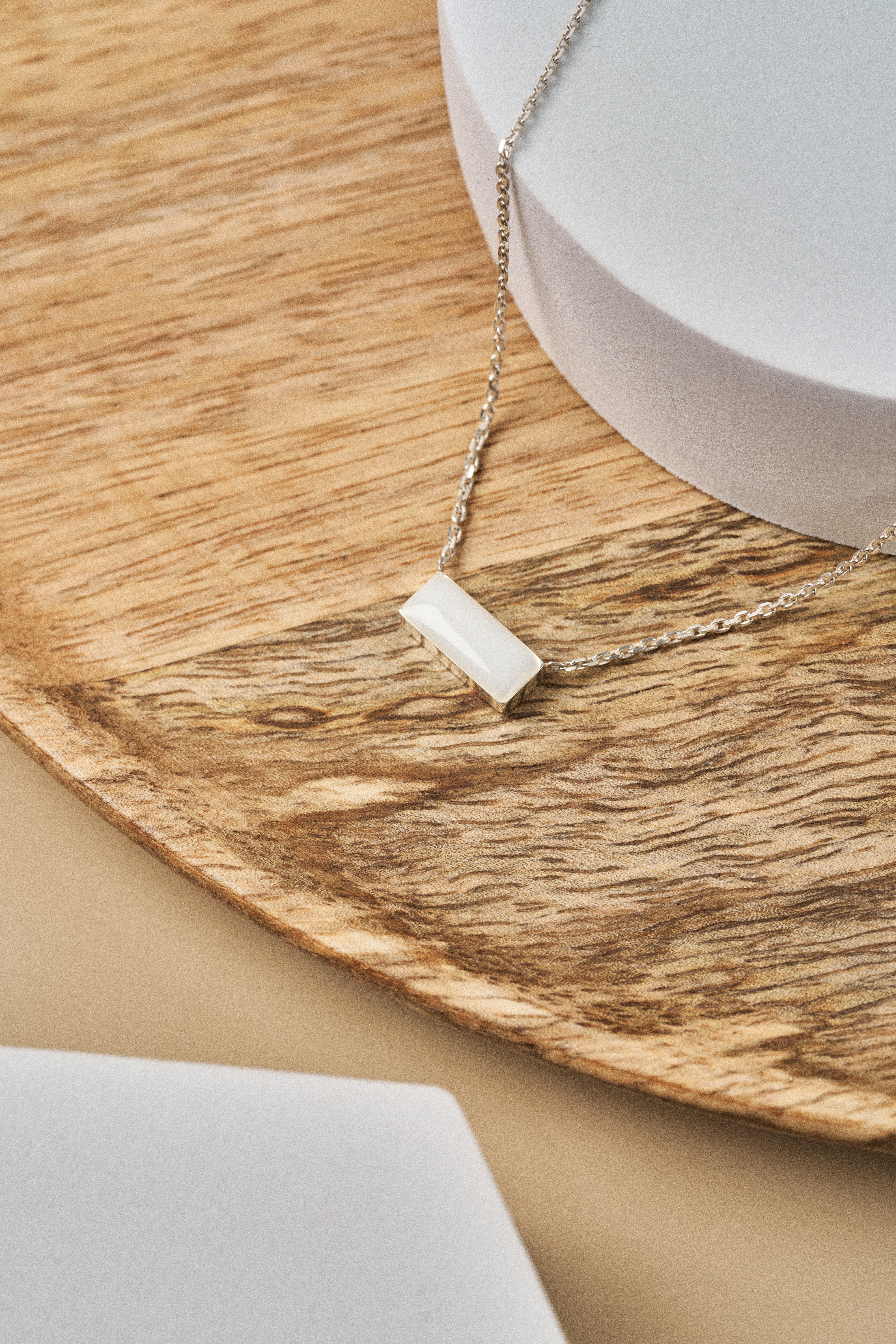 Anyatej nyaklánc, téglalap alakú