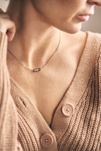 két anyatej medállal