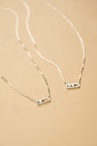 Egy és két anyatej medállal