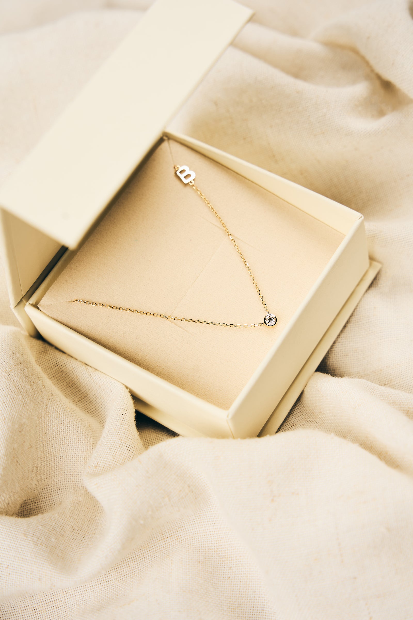 HELLA gyémánt nyaklánc