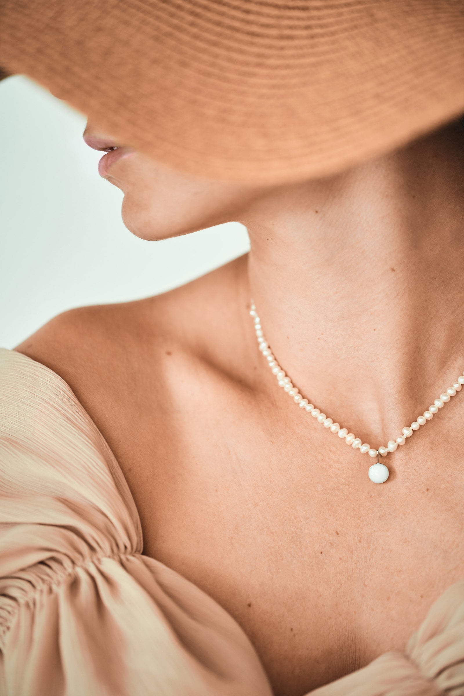 BASIC anyatej medál gyöngysorral