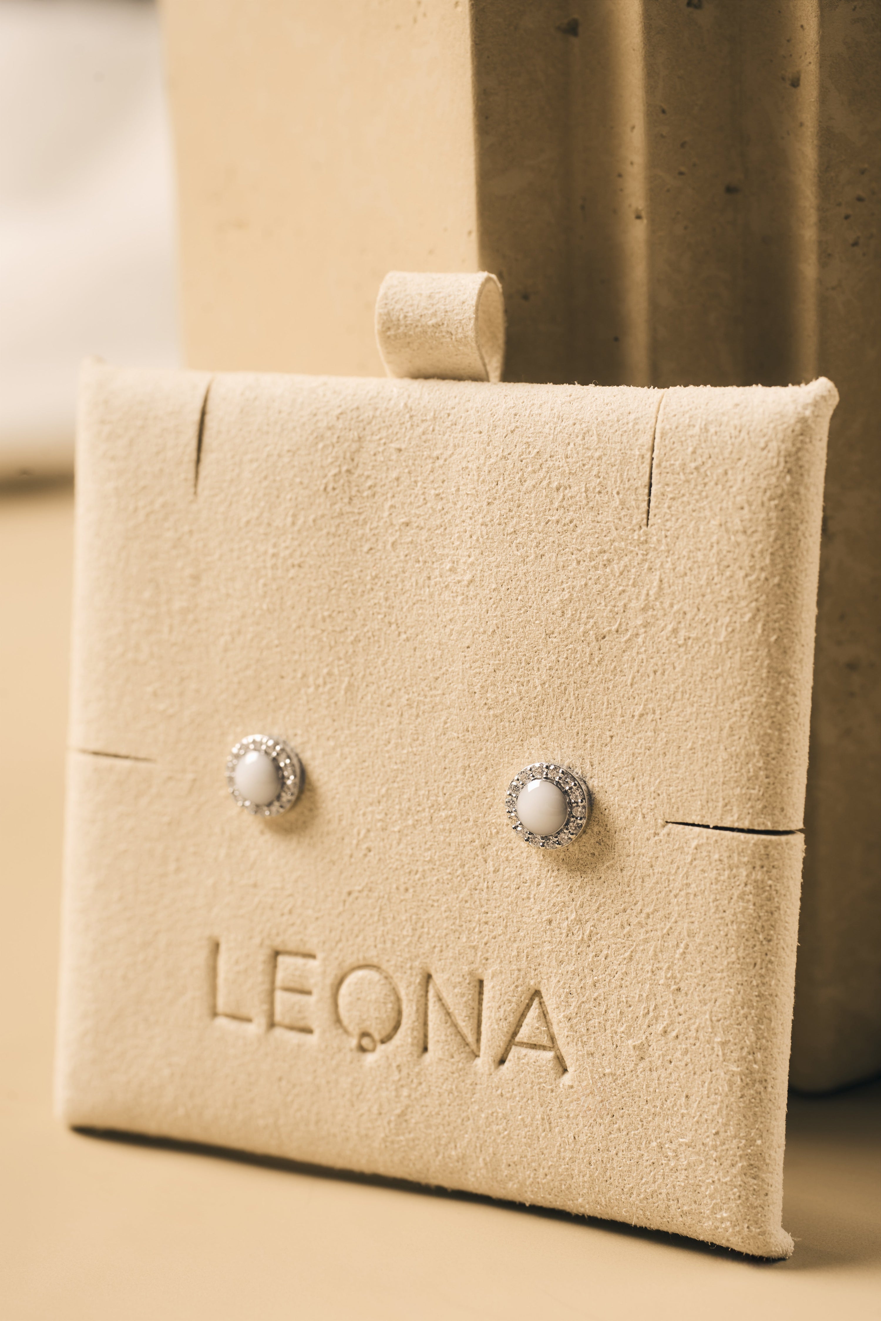 Anyatej ékszer gyémántokkal