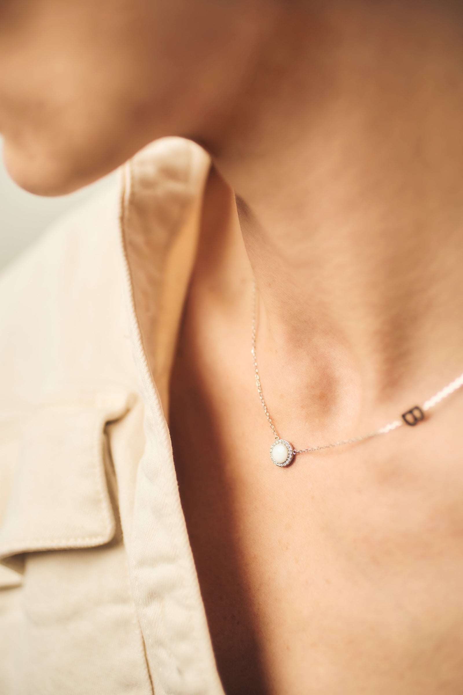 0.6 cm anyatej medállal