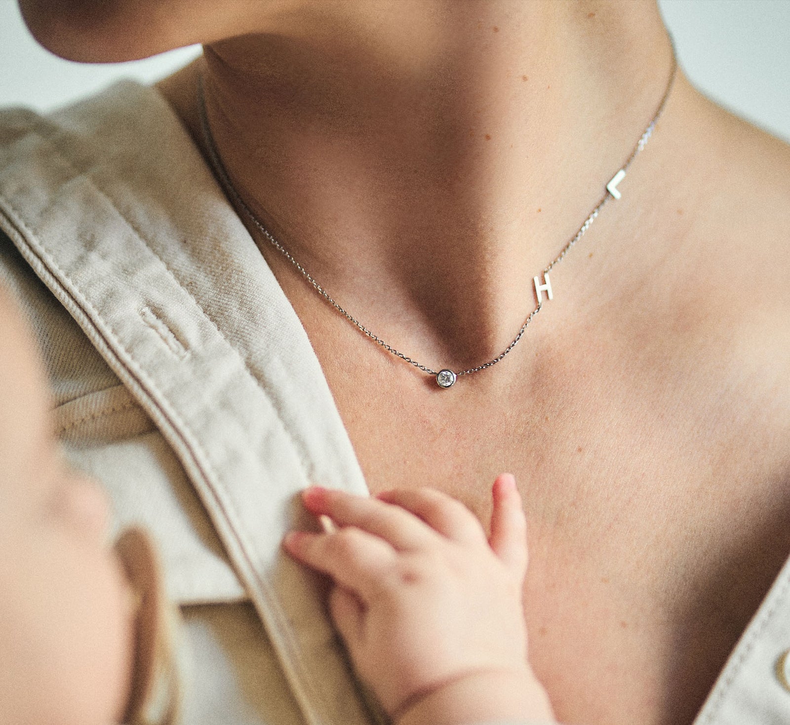 Gyémánt nyaklánc monogrammal, push present, 3.00 gyémánt kővel
